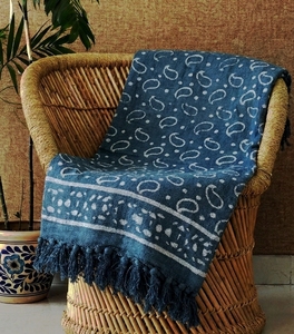 Manta Decorativa de Tela 100% Algodón Ecológica de 45"x70" con Estampado a Mano, Súper Suave y Cálida para Decoración del Hogar en Todas las Estaciones - Product Image 1