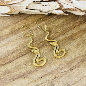 Boucles d'oreilles serpent en laiton tendance, style gothique, pendantes, pour femme, plaqué or 18 carats, design serpent gothique, thème animal doré, vente en gros/OEM - Product Image 6