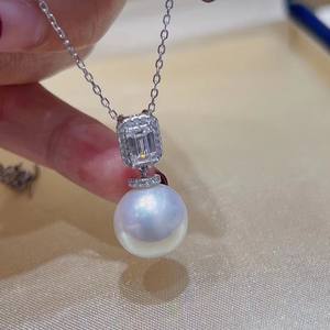 Collar de Perlas de Agua Dulce, Elegante y Sencillo, con Colgante Redondo de Plata S925 y Cadena Clavícula Opcional en Tres Colores - Product Image 1