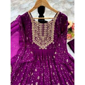 Robe Chikankari avec dupatta pour une tenue de soirée magnifique, vêtements indiens et pakistanais - Product Image 4