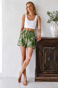 Shorts pour femmes en tissu de laine respirant, à taille élastique, couleur unie verte, coupe décontractée, écologiques, séchage rapide - Product Image 4