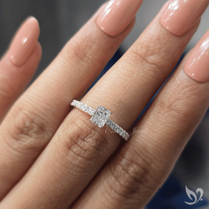 Anillo Minimalista de Diamante de Laboratorio con Corte Radiante de 0.50ct, Banda Pavé Catedral, Certificado IGI, Oro Blanco de 10K, Anillo de Compromiso Delicado - Product Image 4