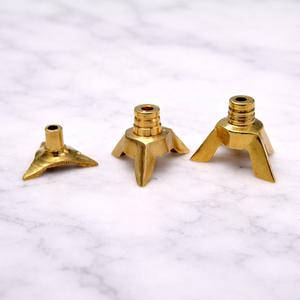 Base de latón antiguo para árbol de Navidad, soporte artesanal para Diya, trípode de latón para lámpara de aceite, decoración para el hogar o templo - Product Image 1