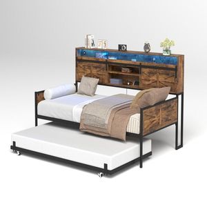 Letto a giorno matrimoniale in stile rustico con letto estraibile, testiera con porta scorrevole a persiana, stazione di ricarica LED e telaio letto - Product Image 3