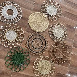 Assiette de service en rotin artisanale |   Set de table tissé pour la décoration de Thanksgiving et de Pâques - Product Image 1