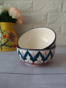 Tazón de Cerámica Hecho a Mano con Motivo de Hojas Mediterráneas, Acabado Brillante para una Decoración Moderna y Refinada - Product Image 2