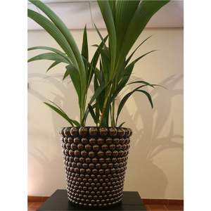 Vase en métal perlé de luxe, pot de fleurs en fer artisanal, centre de table décoratif moderne pour la maison, l'hôtel et les mariages - Product Image 1