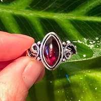 Bague de Luxe Faite à la Main en Argent Sterling 925 avec Grenat Rouge, Certifiée IGI, Style Gothique Sorcière et Vampire, Ornée de Cristal, Vente en Gros