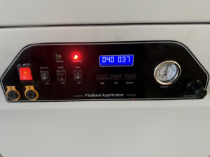 Machine de laminage à plat chaude et froide LF1732-B4 1600 mm de large, haute productivité, sûre pour les panneaux de signalisation routière et les panneaux en PVC - Product Image 2