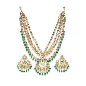 Conjunto de Joyería Chapado en Oro con Diseño Floral de Perlas de Imitación y Cristales de Aleación Blanca Tradicional para Boda de Mujer: Collar, Pendientes y Anillo - Product Image 1
