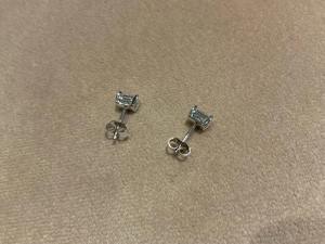 Élégantes boucles d'oreilles clous en diamant de laboratoire taille émeraude 1 carat, or massif 14K plaqué rhodium, style minimaliste, cadeau idéal pour fête ou anniversaire, pour femme - Product Image 6