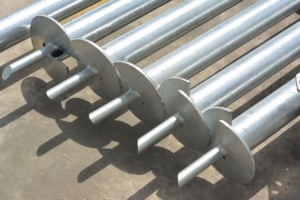 Pieux hélicoïdaux en acier galvanisé à chaud pour fondations, ancrages au sol pour montage solaire, clôtures et terrasses - Product Image 4