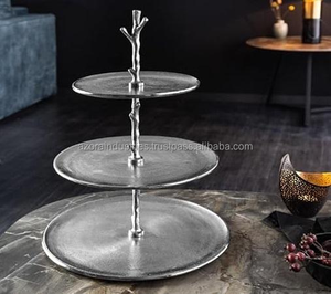 ที่วางเค้กอลูมิเนียมสีเงินแนวแอบสแตรกที่มีสามระดับที่ให้บริการโดยอุตสาหกรรม Azora - Product Image 1