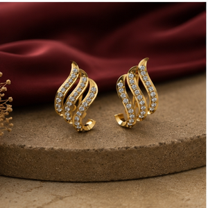 Boucles d'oreilles clous tendance pour femme en or massif 14 carats avec diamants naturels, design de luxe, idéales pour un cadeau d'anniversaire, de fiançailles ou de mariage - Product Image 3