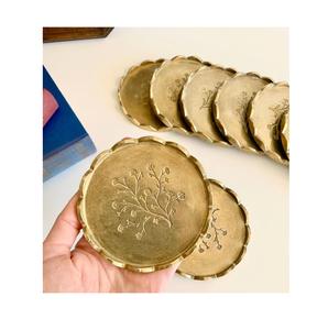 Sous-verres décoratifs en métal, parfaits pour le service en restaurant et pour une expérience culinaire élégante. - Product Image 4