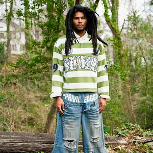 เสื้อโปโลผู้ชายแบบสั่งทำ OEM ทรงหลวม ตกแต่งลูกปัด ปักลายเรียบหรู สีตัดต่อ - Product Image 1