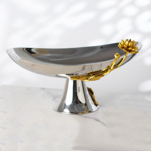 Bol sur piédestal en métal de luxe avec élégants accents floraux en laiton. Vente en gros de qualité supérieure pour la décoration de table et le service alimentaire - Product Image 4