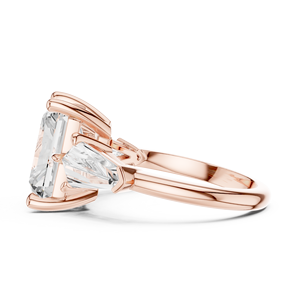Bague de fiançailles en or rose avec diamant de laboratoire taille radiant et trois pierres latérales taille trilune, bague de mariage - Product Image 4