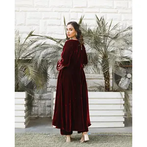 Ensemble Salwar Kameez en velours brodé exquis, avec pantalon et ensemble Kurta deux pièces - Product Image 5