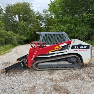 รถตักตีนตะขาบขนาดเล็ก Takeuchi TL6R ที่เชื่อถือได้ พร้อมกำลังไฮดรอลิกที่แข็งแกร่ง ซื้อเลยวันนี้เพื่อประสิทธิภาพระดับมืออาชีพในสถานที่ทำงาน - Product Image 4