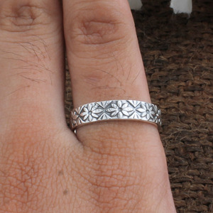 Bague de mariage vintage en argent sterling 925, finition oxydée antique, motif floral, pour femme, bijoux fins, prix d'usine, vente en gros - Product Image 3