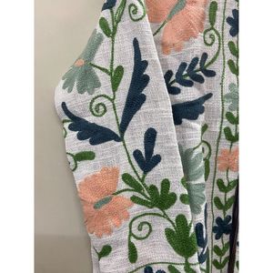 Veste d'hiver en coton brodée de fleurs pour femmes, col mandarin, manches longues, devant ouvert, design fait main - Product Image 5
