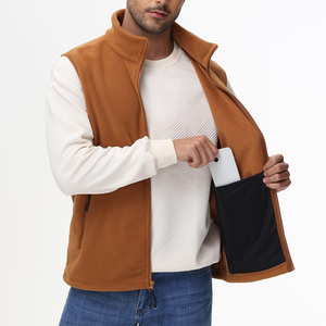 Gilet en polaire pour homme avec logo personnalisé, sans manches, vêtement d'extérieur, fabrication OEM, exportation Pakistan, marchés mondiaux - Product Image 3