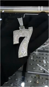 Colgante de Oro Macizo Personalizado con Moissanita Número 7, Totalmente Cubierto de Diamantes, Estilo Hip Hop, Joyería de Lujo - Product Image 2