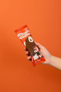 Barre de crème glacée au chocolat croustillante, gelato au lait enrobé de chocolat riche, dessert glacé, fournisseur OEM, marque privée, usine, vente en gros - Product Image 2