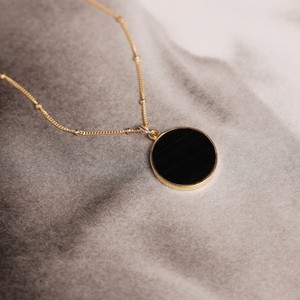 Pendentif élégant en obsidienne noire, cercle, chaîne satellite en or 14 carats, bijoux minimalistes - Product Image 5