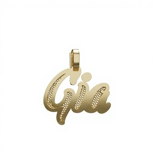 Colgante Personalizado con Nombre Gia, Diseño Iced Out, Hecho a Mano en Oro Amarillo 925 con Diamantes Micro Pavé de Varias Capas - Product Image 3