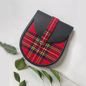Sporran écossais à carreaux rouges de haute qualité avec cuir noir, livré avec ceinture et chaîne, accessoire de vente en gros - Product Image 1