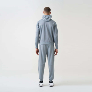 Conjunto Deportivo Premium para Hombre con Chaqueta Ligera y Pantalones Deportivos a Juego, Tela Suave y Cómoda para el Movimiento - Product Image 4