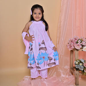 ชุดคุร์ติเด็กสไตล์ชาติพันธุ์พร้อมลายพิมพ์ดิจิทัลลายดอกไม้ ดีไซน์ทันสมัยสำหรับงานปาร์ตี้สไตล์อินโด-เวสเทิร์น มีจำหน่ายในราคาที่เข้าถึงได้ - Product Image 1