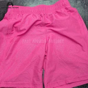Pantalones cortos unisex de poliéster 100% ligeros, de bajo MOQ, teñidos en color liso, estilo fitness para la temporada de verano, para uso en exteriores y gimnasio, para hombre. - Product Image 3
