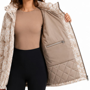 Parka de Invierno Impermeable con Capucha para Mujer, con un Elegante Corte Ajustado, Interior Suave y Cálido, y Materiales de Alta Calidad - Product Image 6