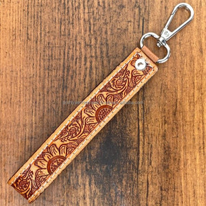 Porte-clés en cuir élégant sculpté à la main Porte-clés en cuir imprimé floral en relief Accessoires en cuir outillé Porte-clés mignons - Product Image 2