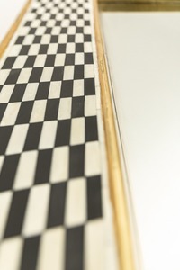 Miroir mural moderne personnalisé fait main en bois avec incrustation de résine, forme et design uniques pour la décoration de Diwali ou de mariage - Product Image 3