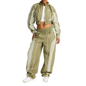 Conjunto Deportivo Personalizado para Mujer, Chaqueta Corta de Nailon Ligero y Pantalones Jogger, Ropa Deportiva Transpirable, Proveedor de Sudaderas al por Mayor - Product Image 1
