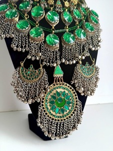 Parure de bijoux afghane verte complète, collier choker afghane, coiffe, boucles d'oreilles, parure de bijoux Kuchi, parure de mariée afghane traditionnelle - Product Image 6