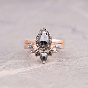 Bague de fiançailles pour femme en or rose et onyx noir, forme poire, sertie pavé, style vintage - Product Image 3