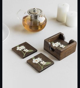 Ensemble de 4 sous-verres personnalisables en bois de manguier écologique avec support, peints à la main, durables, pour tasses et mugs - Product Image 1