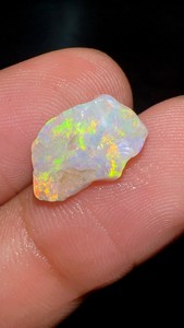 Opale brute naturelle australienne de 2,30 carats, opales multicolores brutes de Coober Pedy, pierre précieuse solide, taille 14x9x4 mm - Product Image 3
