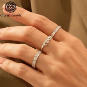 แหวนหมั้นเพชรโมอิสซาไนต์ทรงคุชชั่นชุบทอง 22k ประดับเพชรแบบหนามเตย รับรองโดย IGI น้ำหนัก 3 กรัม ดีไซน์คลาสสิกสำหรับผู้หญิง - Product Image 2