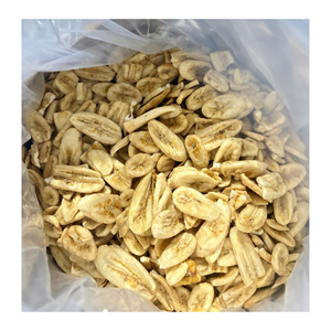 Chips de banane croustillantes premium du Vietnam, fabriquées avec des bananes soigneusement sélectionnées, offrant une saveur tropicale naturelle et une qualité excellente. - Product Image 3