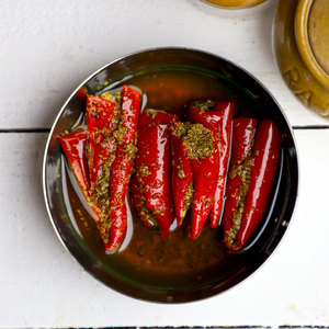 Pimiento Rojo Picante en Conserva con Sabor Original Hecho con Ingredientes Frescos Listo para Comer Suministro a Granel de 25 kg - Product Image 1