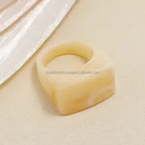 Bagues en résine design moderne Bijoux de mode ajustables pour filles Mariages et autres modes à des prix et accessoires abordables - Product Image 3