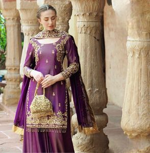 Ensemble haut et pantalon palazzo en soie romaine brodée de sequins avec dupatta en faux georgette brodée de sequins - Product Image 1