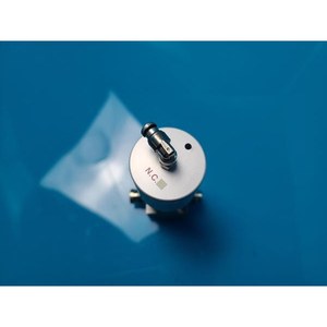 Válvula de Diafragma Neumática FUJIKIN 316L 499561 Usada Como Pieza de Repuesto para Equipos Legacy Semiconductor - Product Image 1