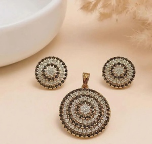 Conjunto de Collar y Pendientes de Ónix Negro con Circonita Cúbica, Chapado en Oro de 22K, Joyería Nupcial India para Mujer - Product Image 1
